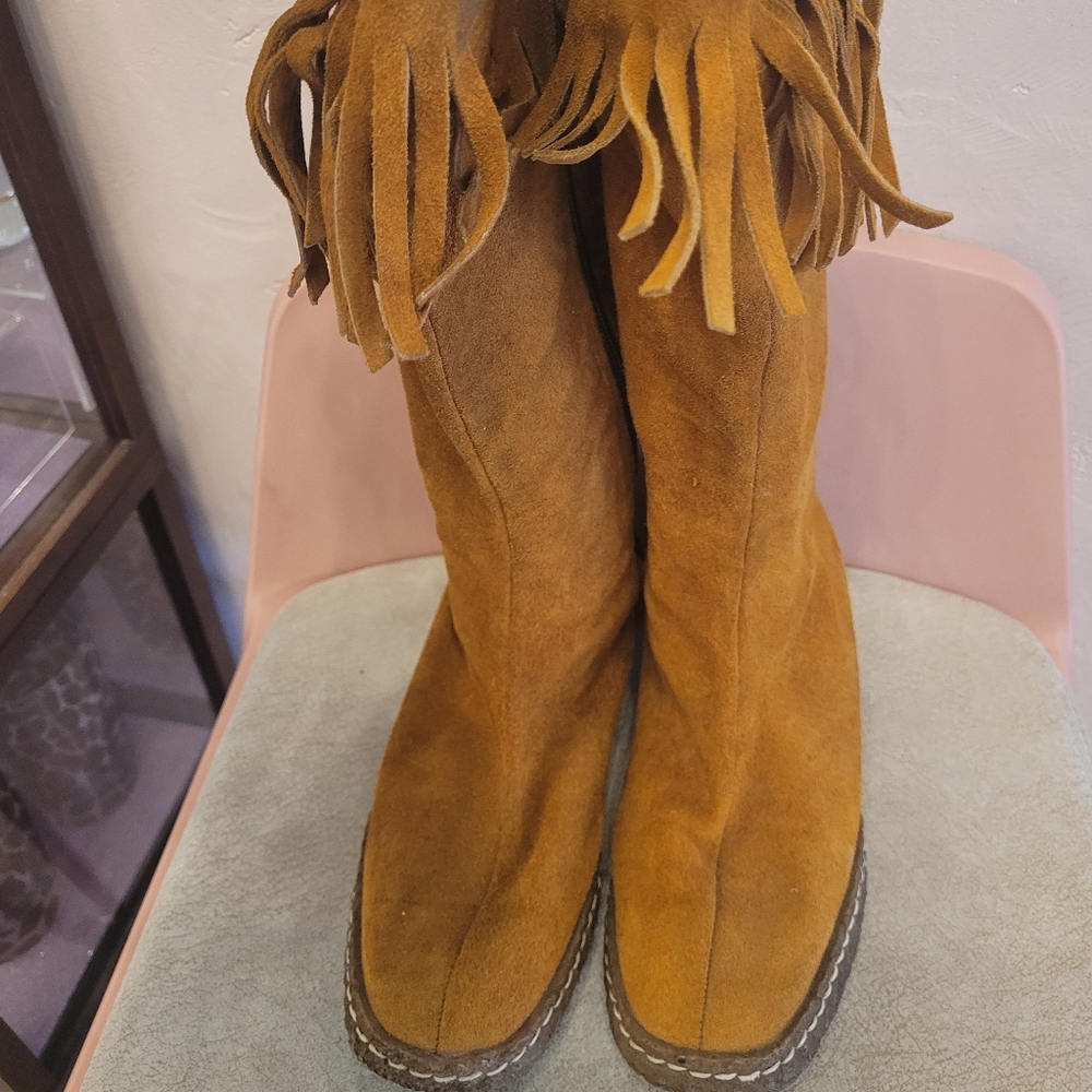 Rare, vintage 1970s suede tassel boots